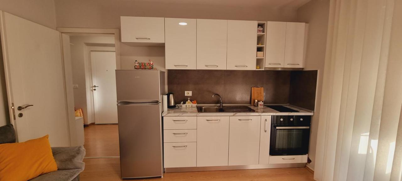 Comfy Apartment- Sunny Balcony Тирана Екстер'єр фото